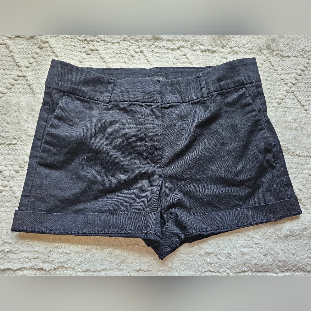 Ann Taylor Signature 4 1/2” Inseam Shorts Size 6